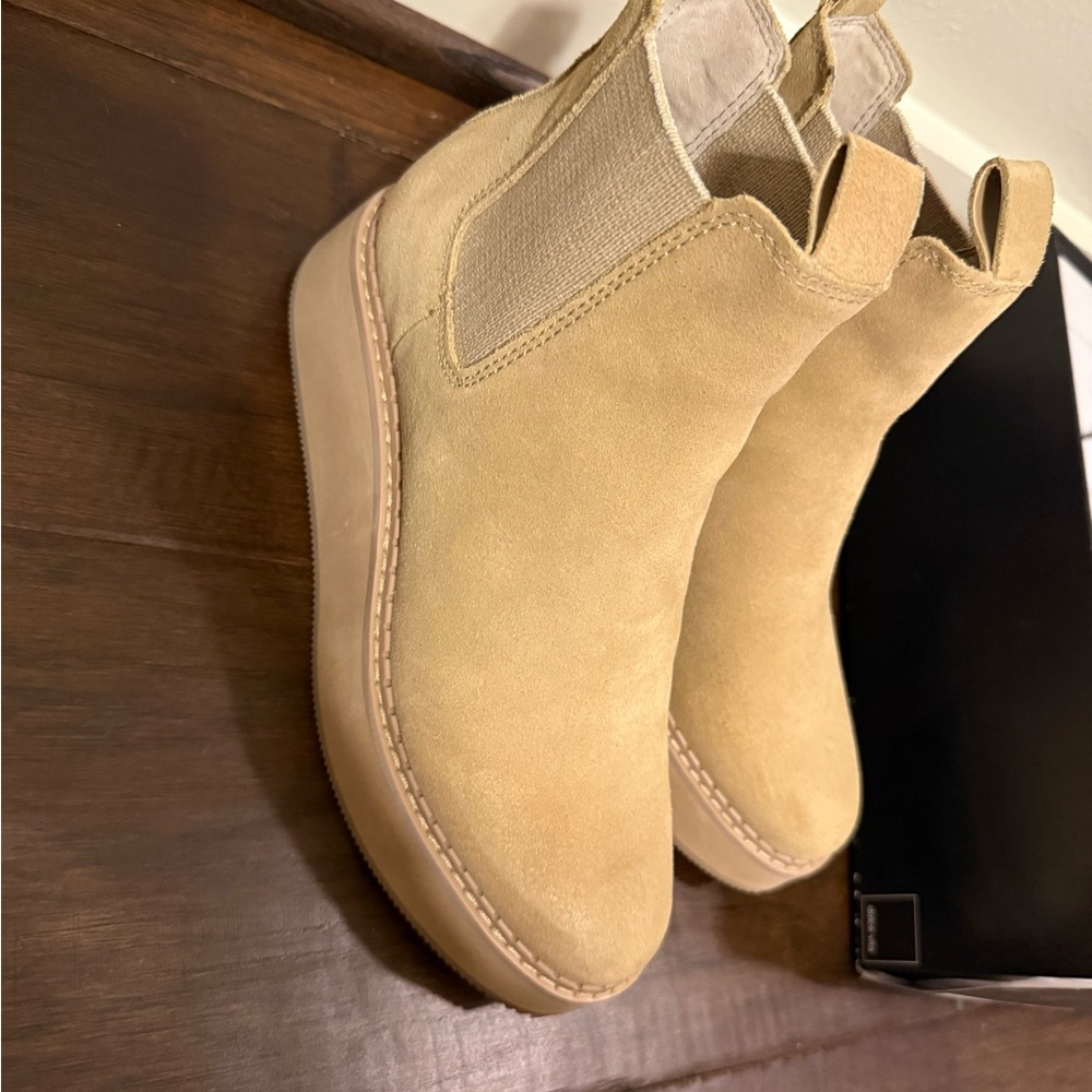 Dolce Vita Arlete booties size 6
